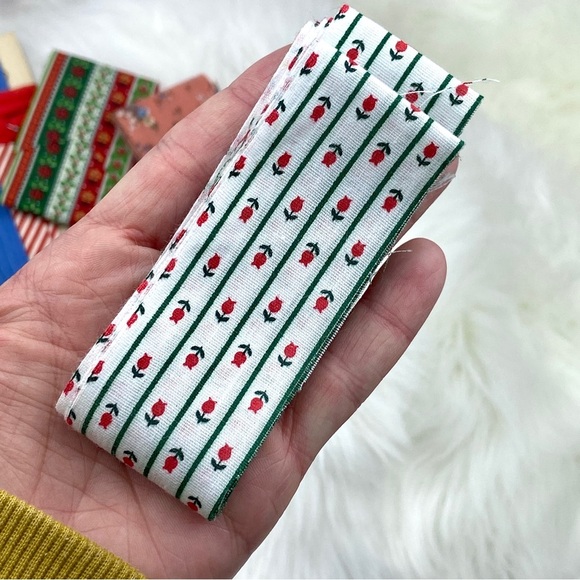 VINTAGE Holiday Winter Yule Christmas Ribbon Fabric Pattern Bundle Lot - Picture 2 of 5